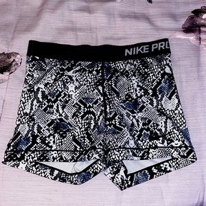 Snake skin Nike pros!